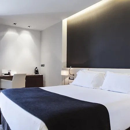 Diagonal Plaza 4*