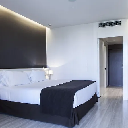 Diagonal Plaza 4*