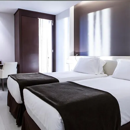 Diagonal Plaza 4*