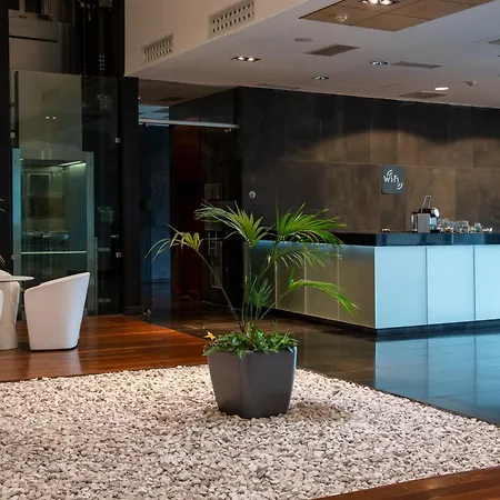 Diagonal Plaza فندق