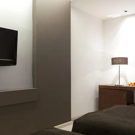 Diagonal Plaza 4*